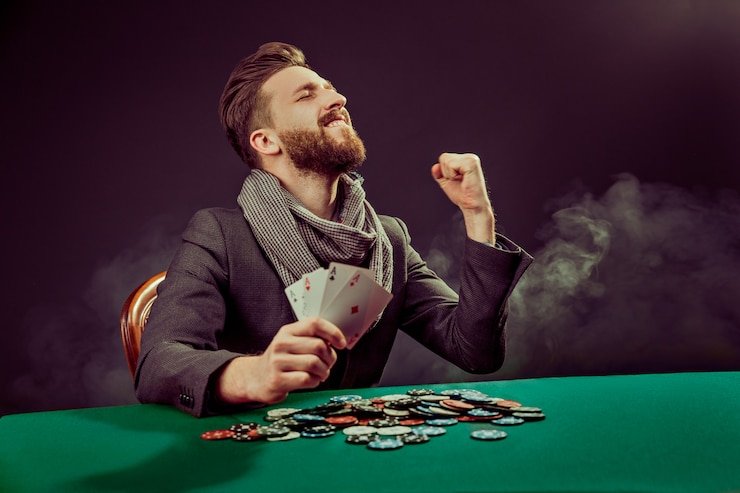 Dasbor tingkatan VIP dengan status loyalitas saat ini